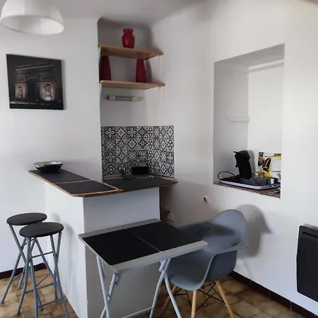 Apartmán Ingrid Mary Nîmes